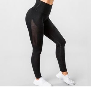 Alphalete Aero Leggings - Black Size Medium